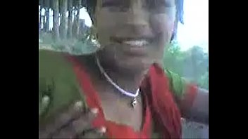 desi sangali Village Girl showing boobs to lover outdoor