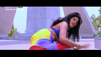 Sexy Bhojpuri song - super moves in bgrade dance by Indian babe