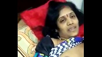 visha rathi mom fingeried