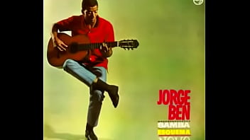 Jorge Ben Jor cantando a música Chove chuva, uma real obra de arte