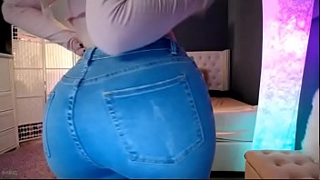 PAWG in Tight Pants