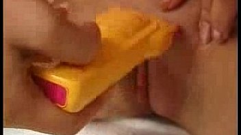 Hot blonde shaves cunt